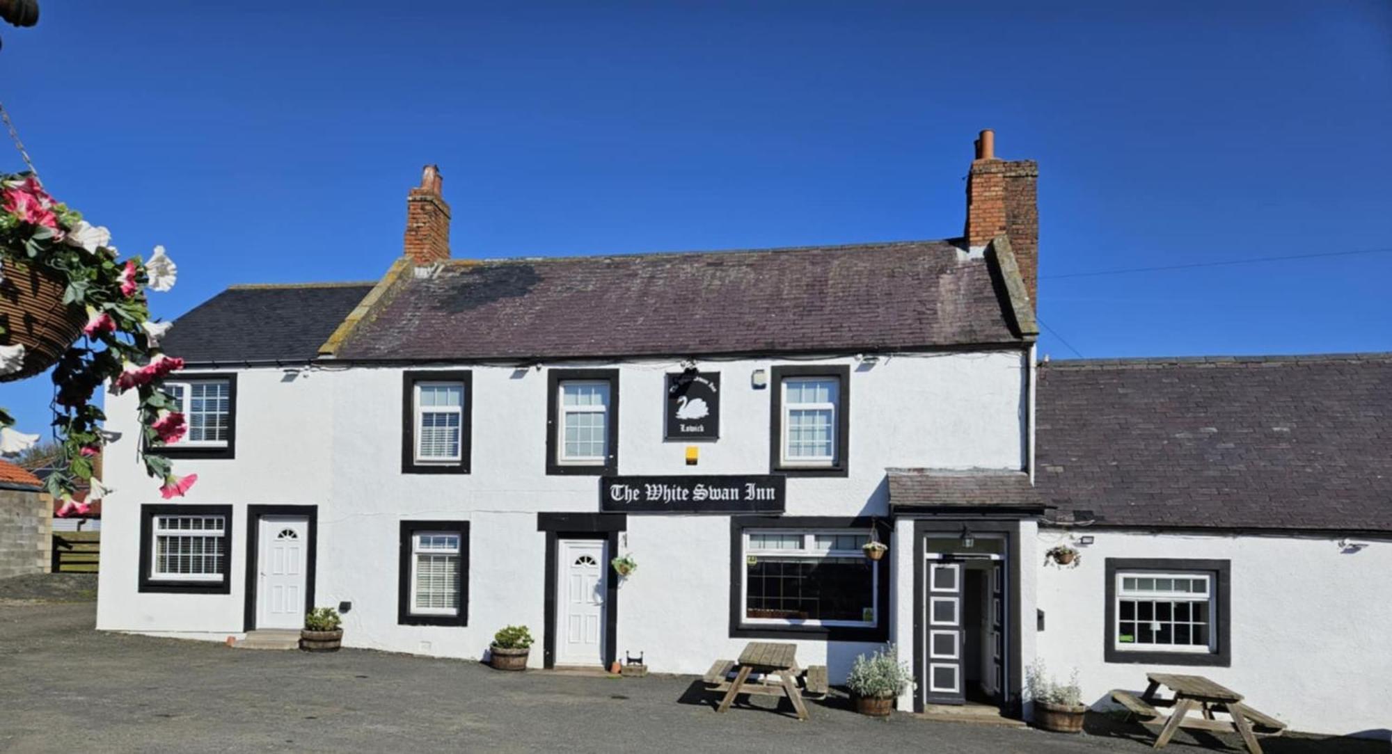 The White Swan Inn Lowick  Экстерьер фото