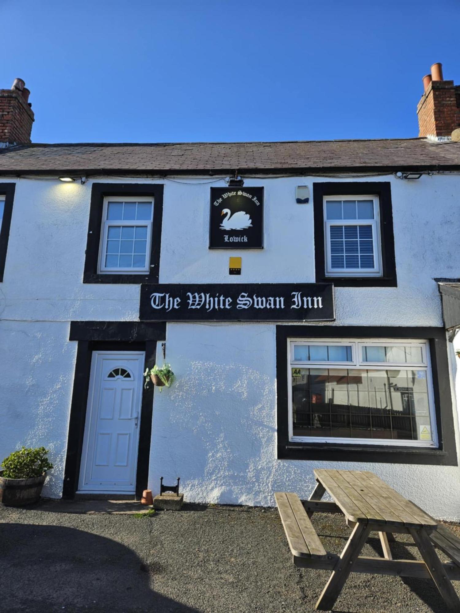 The White Swan Inn Lowick  Экстерьер фото