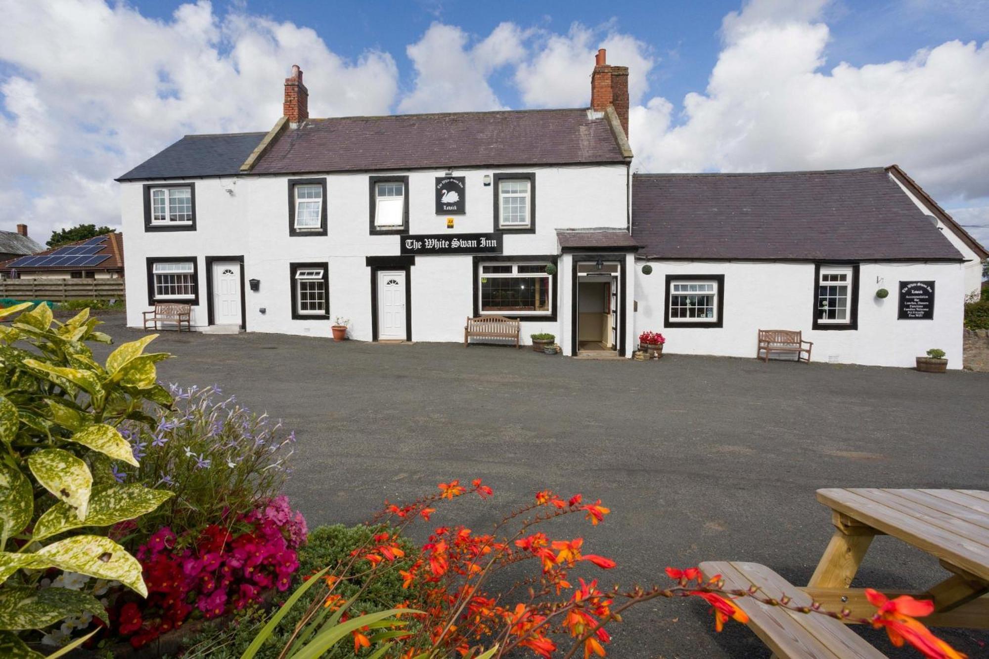 The White Swan Inn Lowick  Экстерьер фото