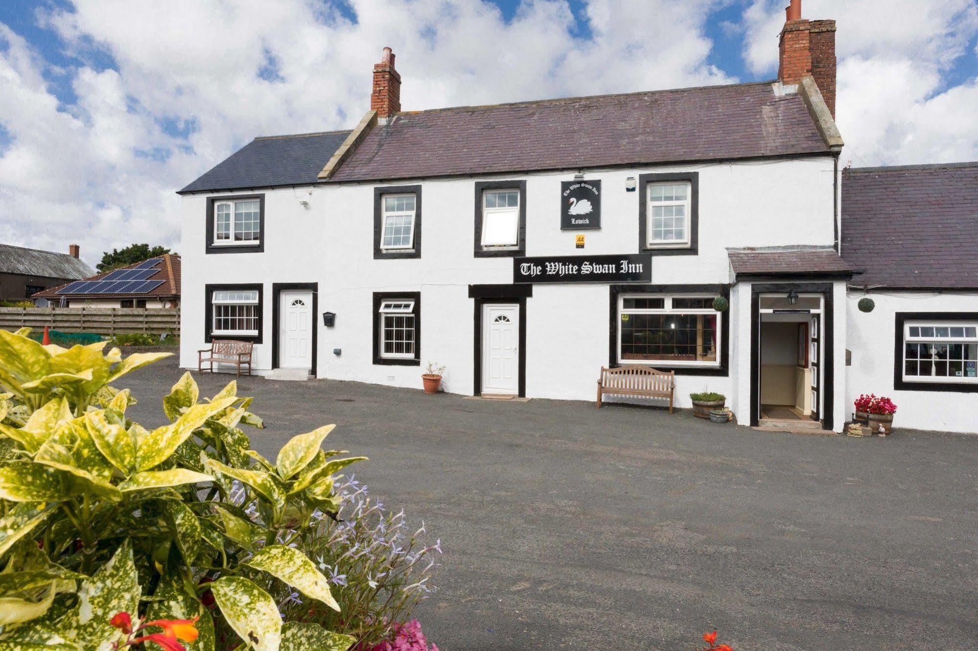 The White Swan Inn Lowick  Экстерьер фото