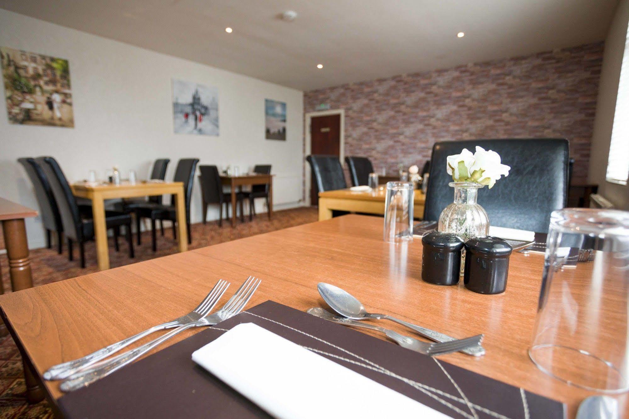 The White Swan Inn Lowick  Экстерьер фото
